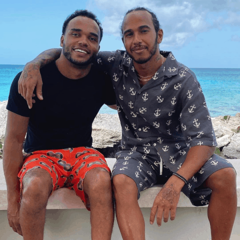 Nick & Lewis Hamilton in Òkun